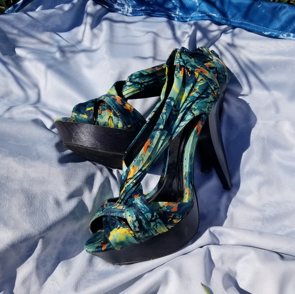 Party heels - Picture 1 of 2